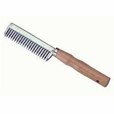 ROMA WOODEN HANDLE ALUMINIUM PULLING COMB